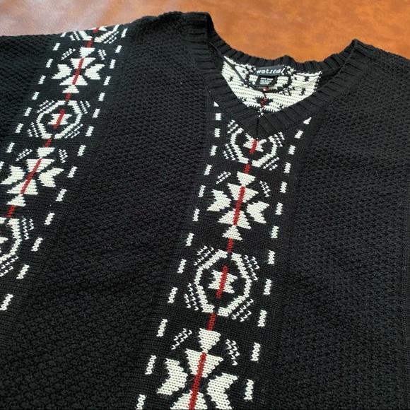 Wet Seal | Sweater Poncho | V-Neck | Button Detail | One Size - Picture 2 of 7